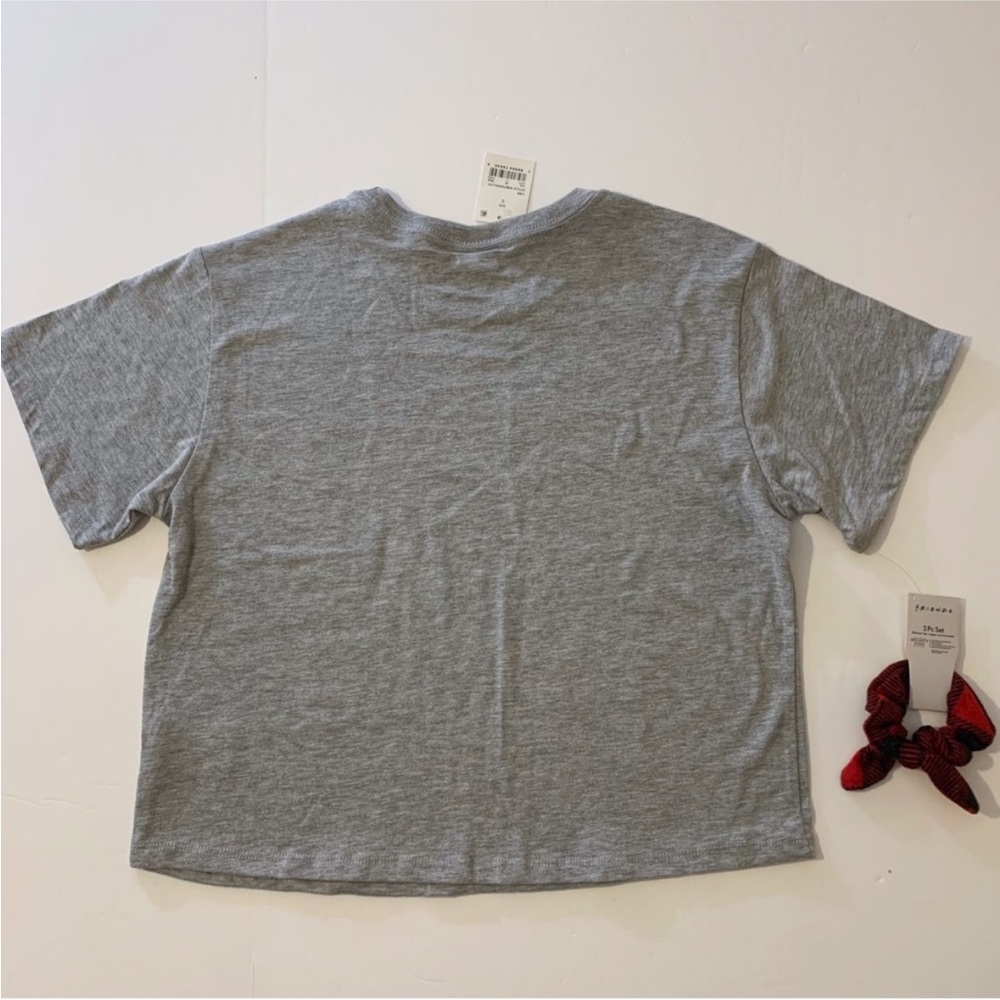 FRIENDS Christmas Tee & Scrunchie - Picture 3 of 6